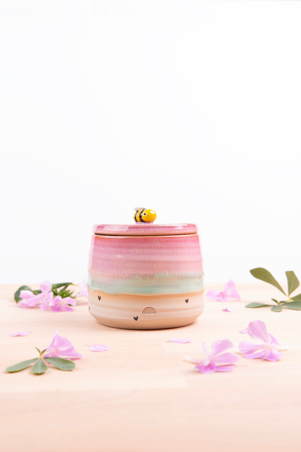 Lidded Jar with handsculpted bumble bee (1077)
