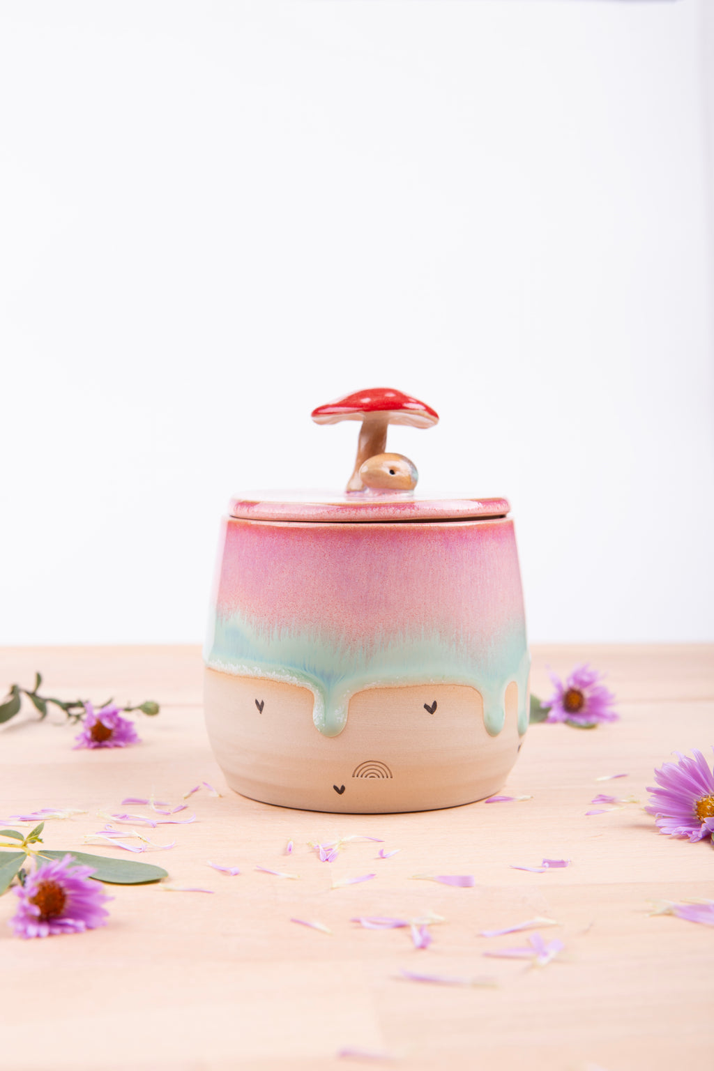 Lidded Jar with handsculpted mushroom and hedgehog (1286)
