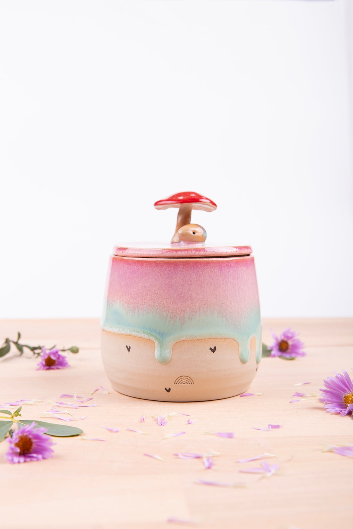 Lidded Jar with handsculpted mushroom and hedgehog (1286)
