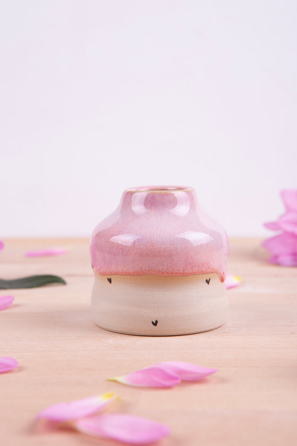 Bud Vase (1600)