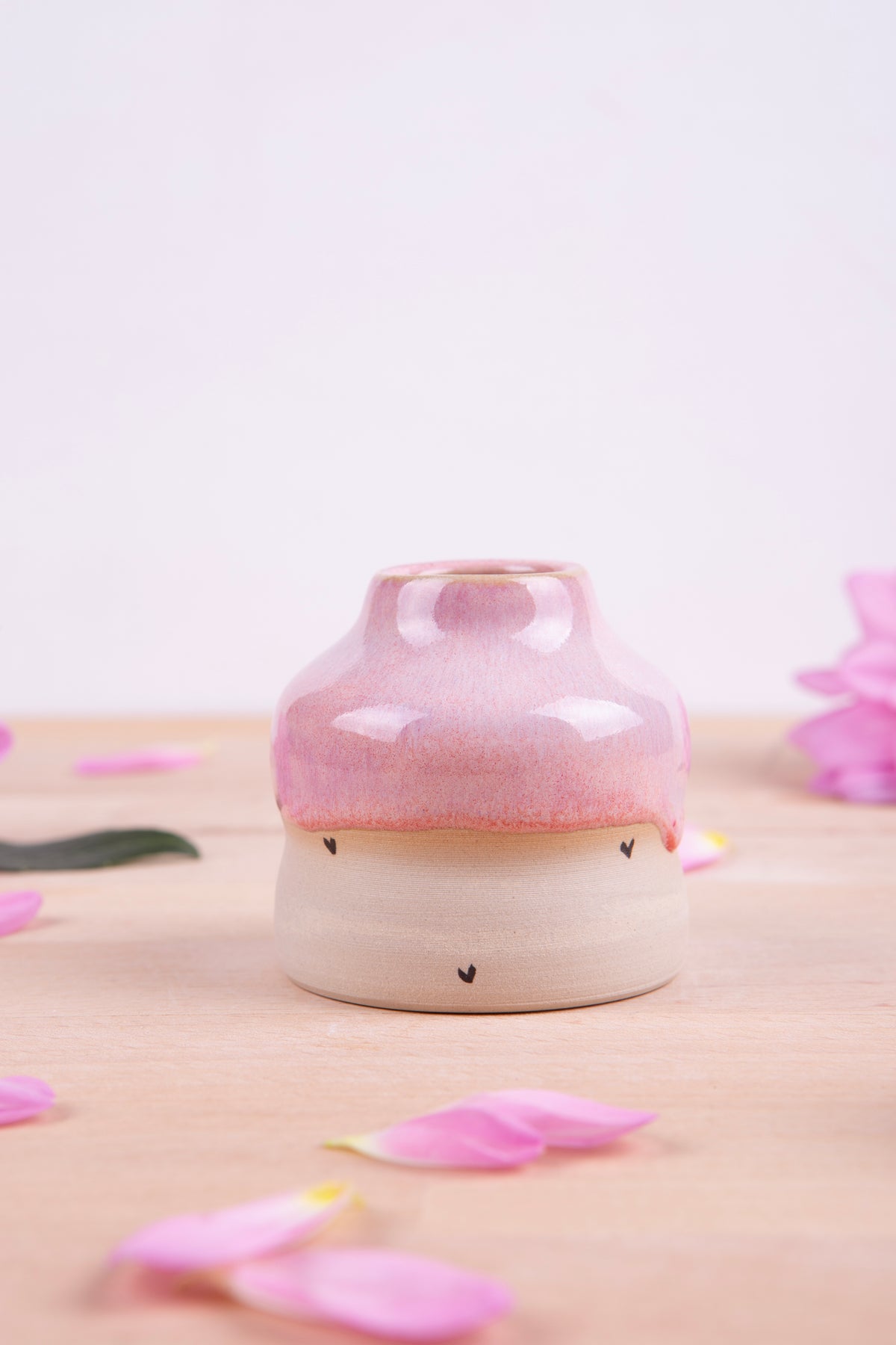 Bud Vase (1600)